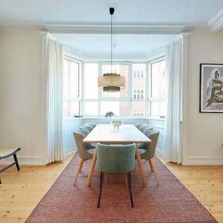Apartment Large & Stylish In Trendy & Vibrant Neighbourhood *