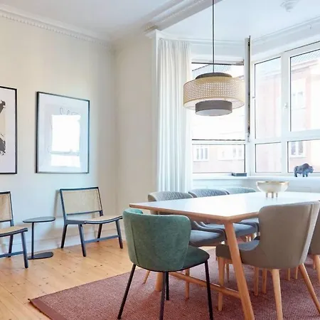 Apartment Large & Stylish In Trendy & Vibrant Neighbourhood *