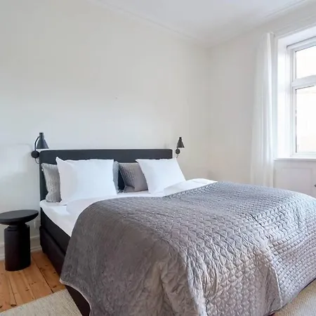 Apartment Large & Stylish In Trendy & Vibrant Neighbourhood *