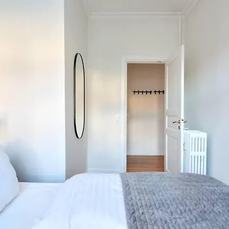 Large & Stylish In Trendy & Vibrant Neighbourhood