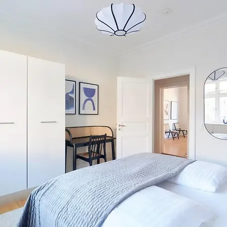 Large & Stylish In Trendy & Vibrant Neighbourhood *