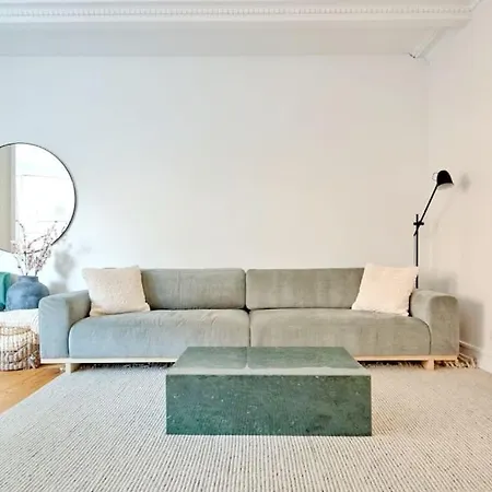Large & Stylish In Trendy & Vibrant Neighbourhood