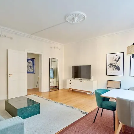 Apartment Large & Stylish In Trendy & Vibrant Neighbourhood