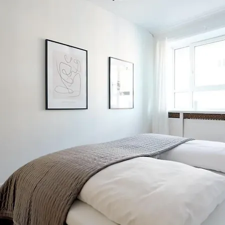 Large & Stylish In Trendy & Vibrant Neighbourhood *